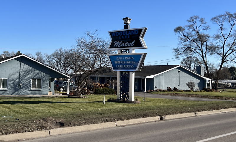 Burks Woodland Lake Motel - Nov 25 2022